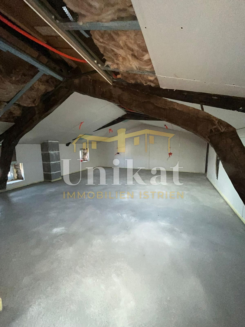 Casa in pietra vicino a Višnjan da completare